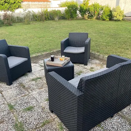 La Maison Sur La *